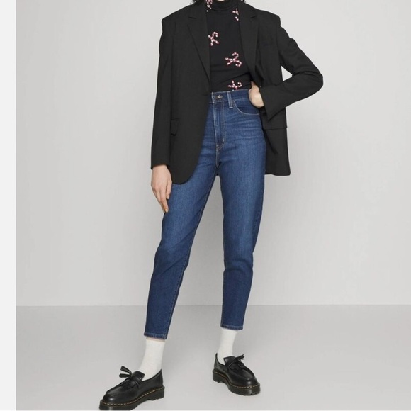 Levi's Jeans Women's 30 High Waisted Mom Jeans in Winter Cloud Wash - Picture 1 of 9